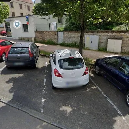 De 12m² Agreable Calme Proche Chu *